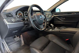 valkoinen BMW 520 2013 kuva 3.