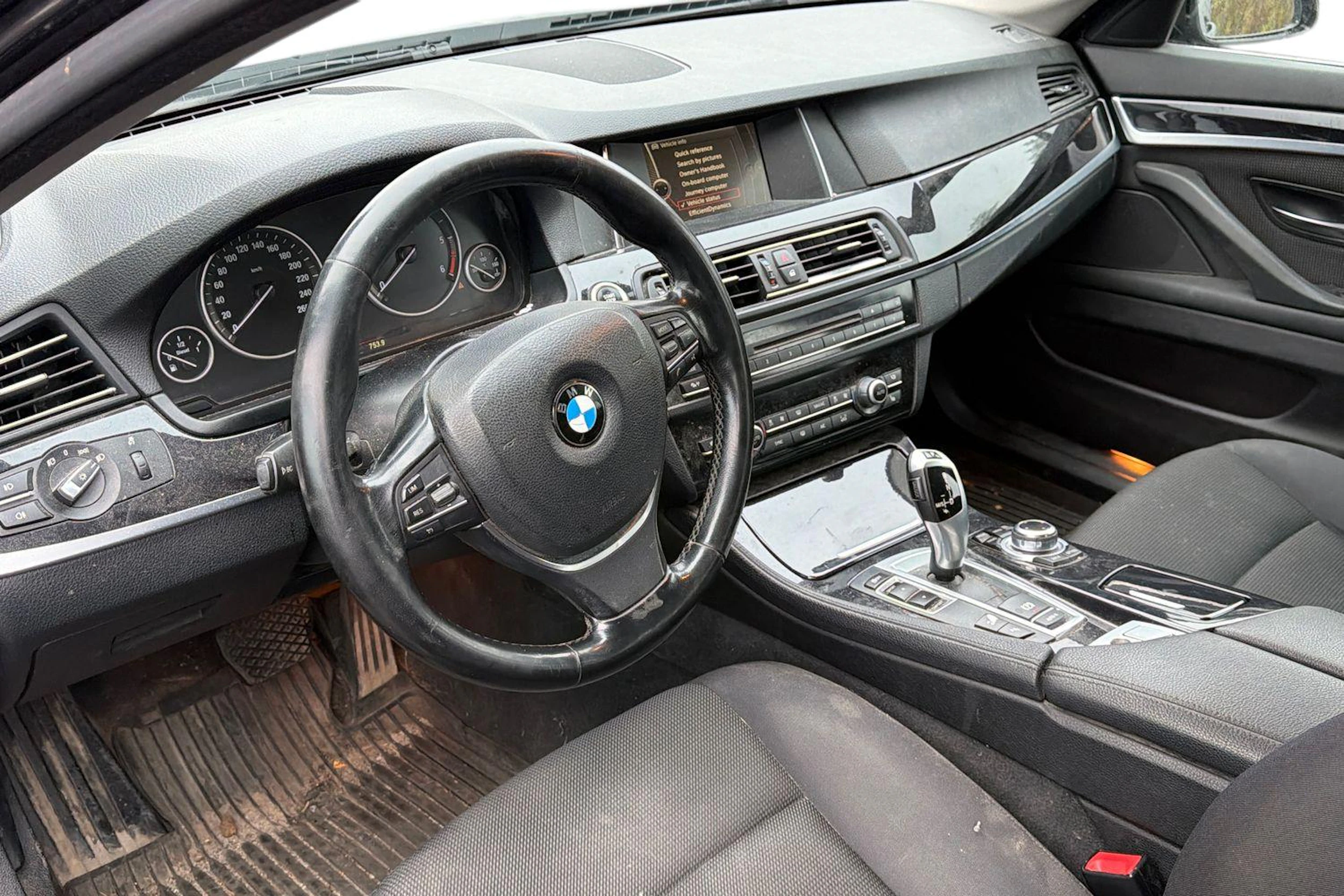 musta BMW 520 2013 kuva 3.