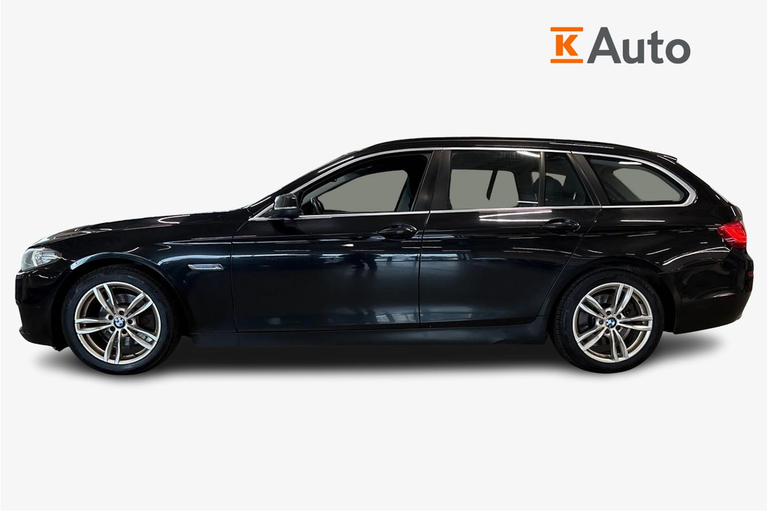musta BMW 520 2013 kuva 5.