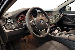 musta BMW 520 2013 kuva 6.