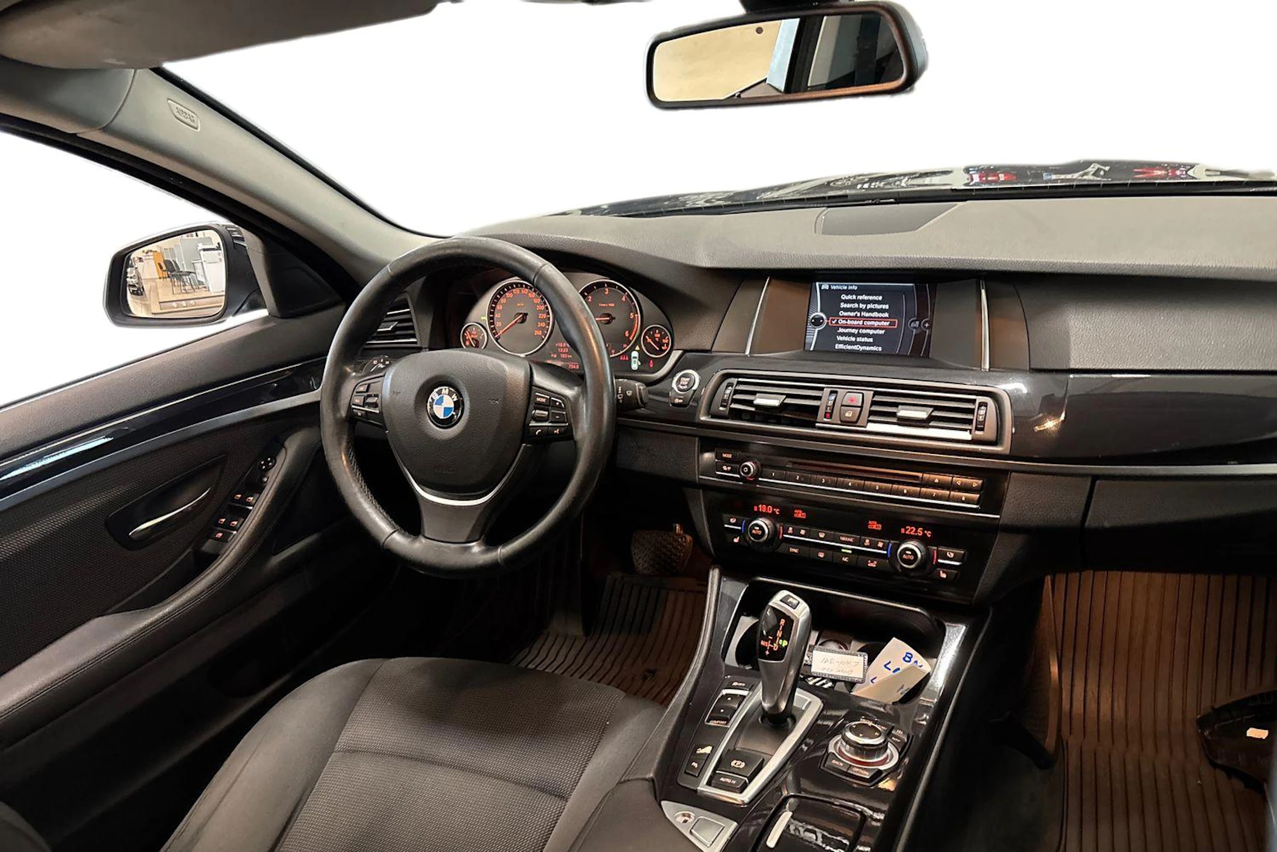 musta BMW 520 2013 kuva 7.