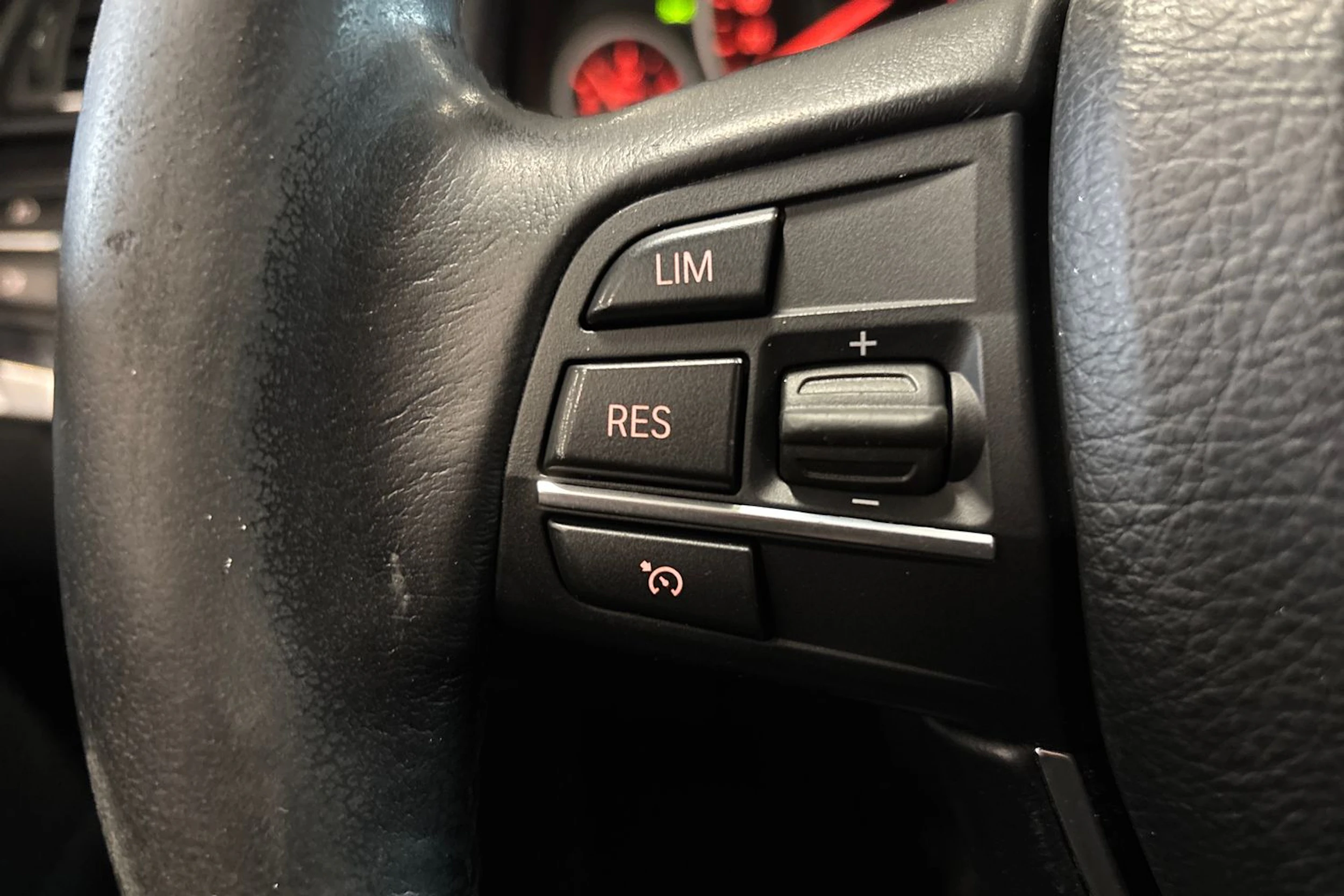 musta BMW 520 2013 kuva 14.