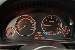 musta BMW 520 2013 kuva 15.