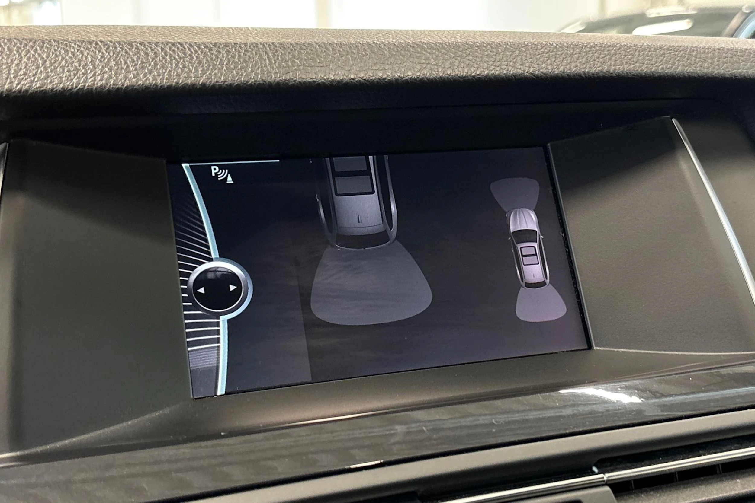 musta BMW 520 2013 kuva 17.