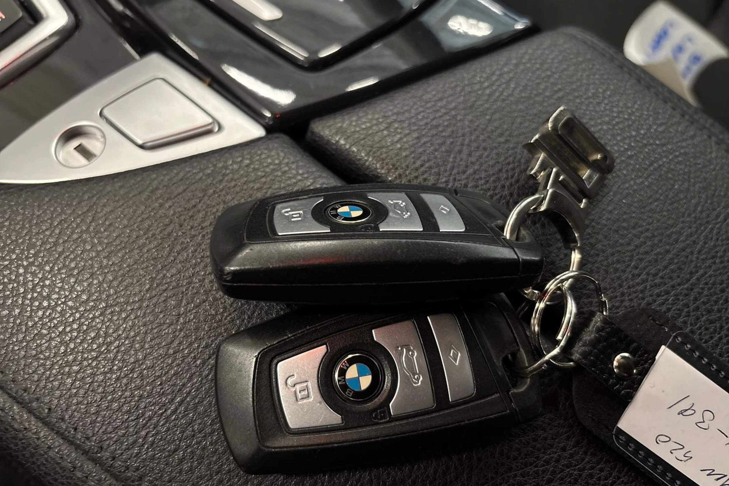 musta BMW 520 2013 kuva 24.