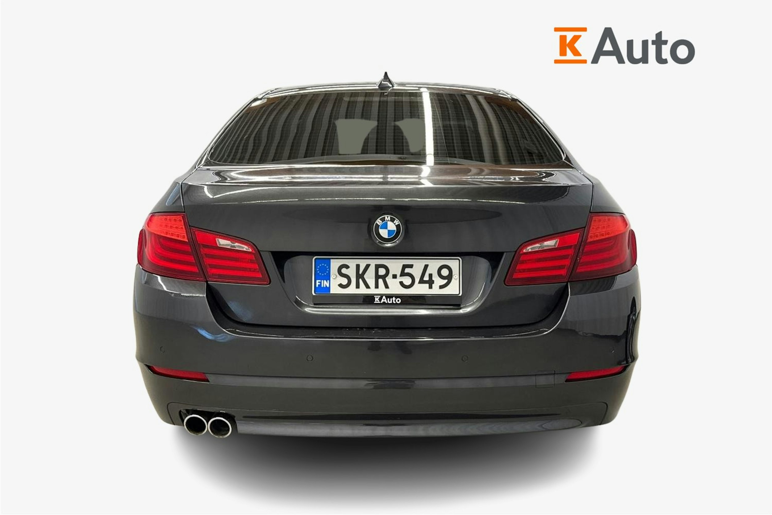 harmaa BMW 520 2013 kuva 3.