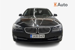 harmaa BMW 520 2013 kuva 5.
