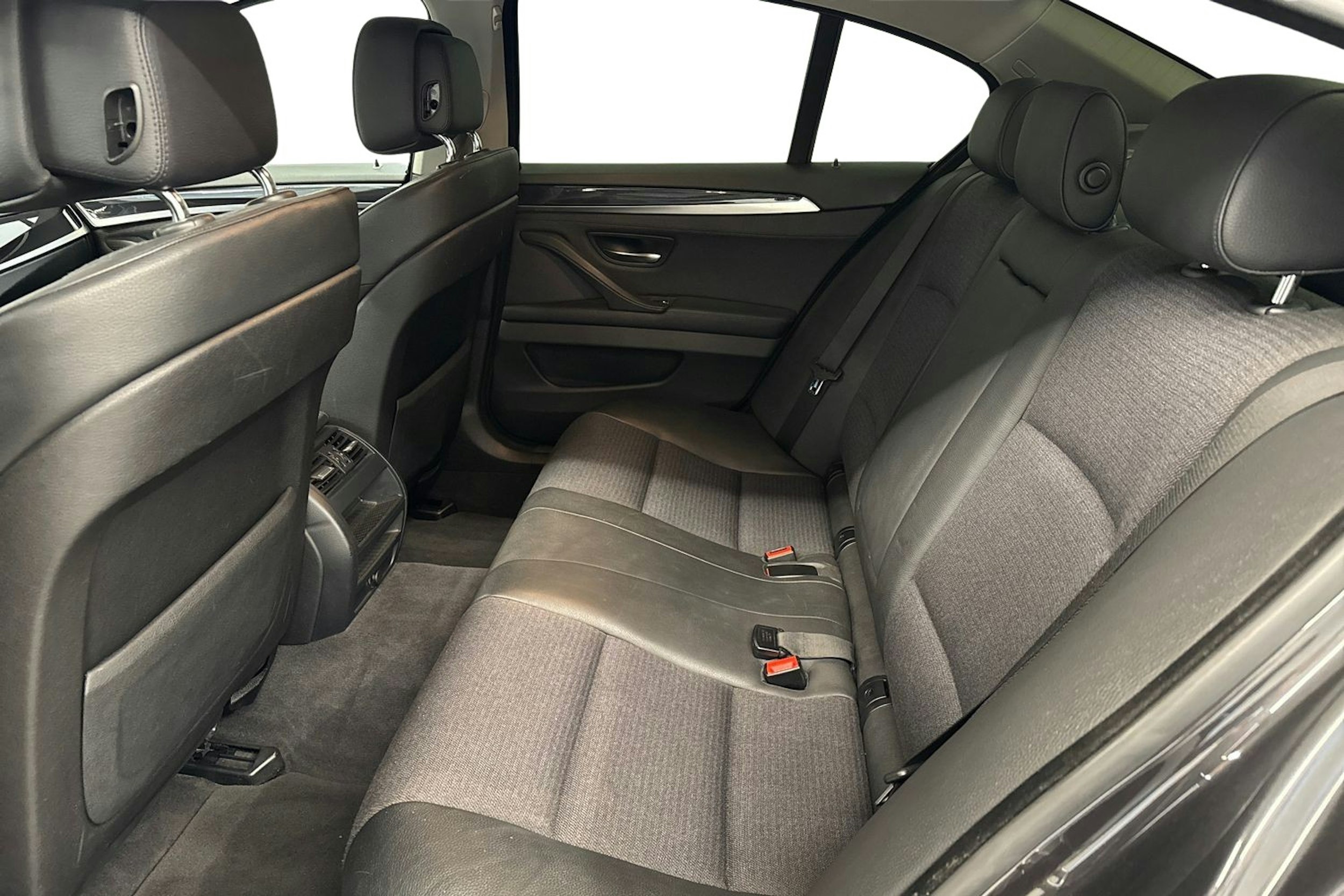 harmaa BMW 520 2013 kuva 10.