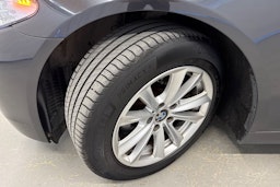 harmaa BMW 520 2013 kuva 13.