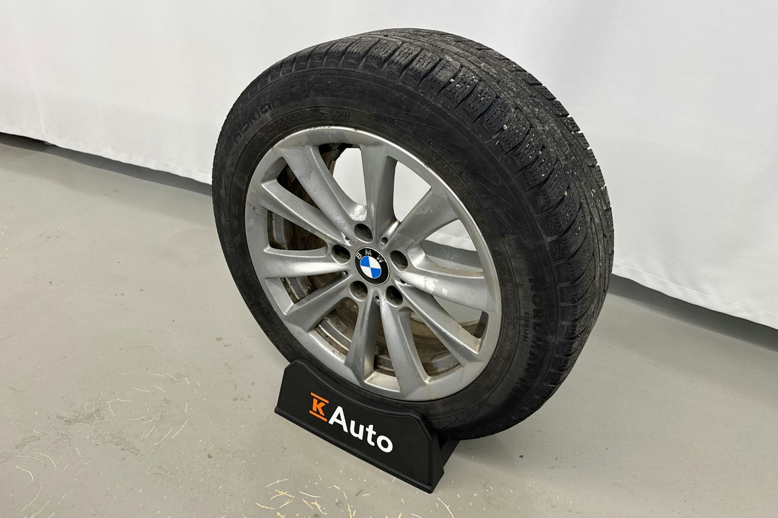 harmaa BMW 520 2013 kuva 16.
