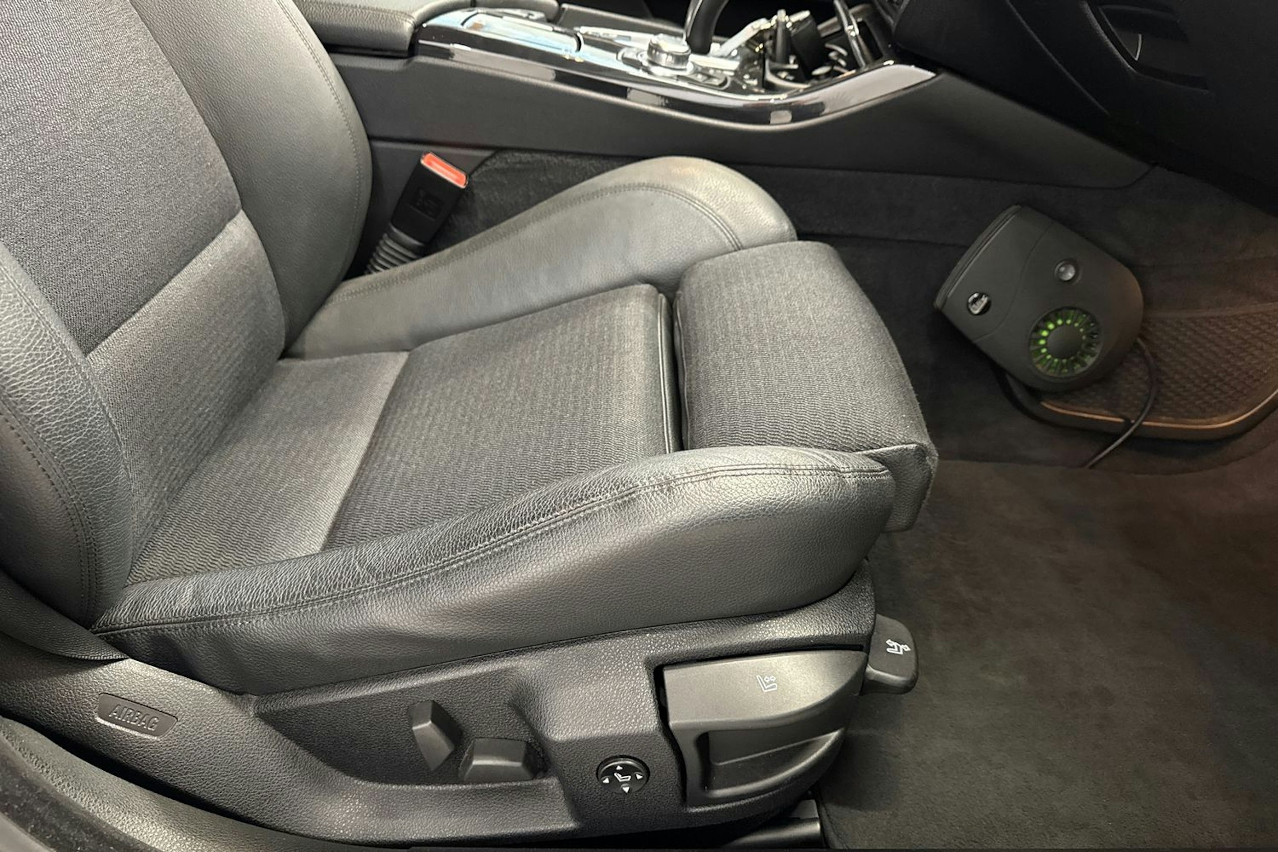 harmaa BMW 520 2013 kuva 18.