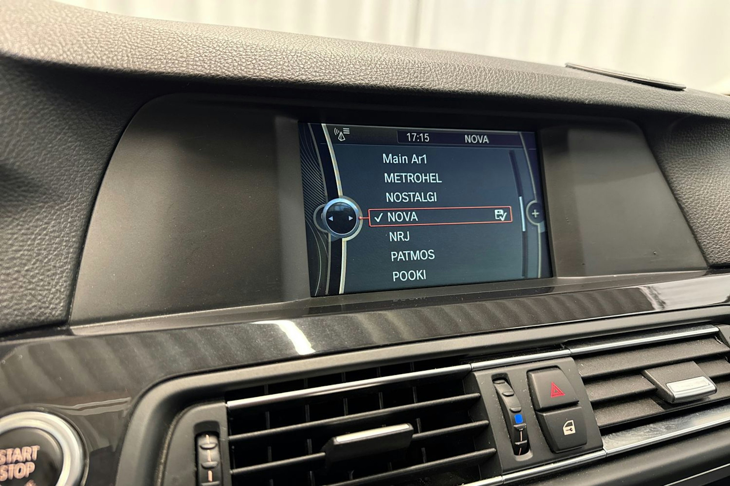 harmaa BMW 520 2013 kuva 25.