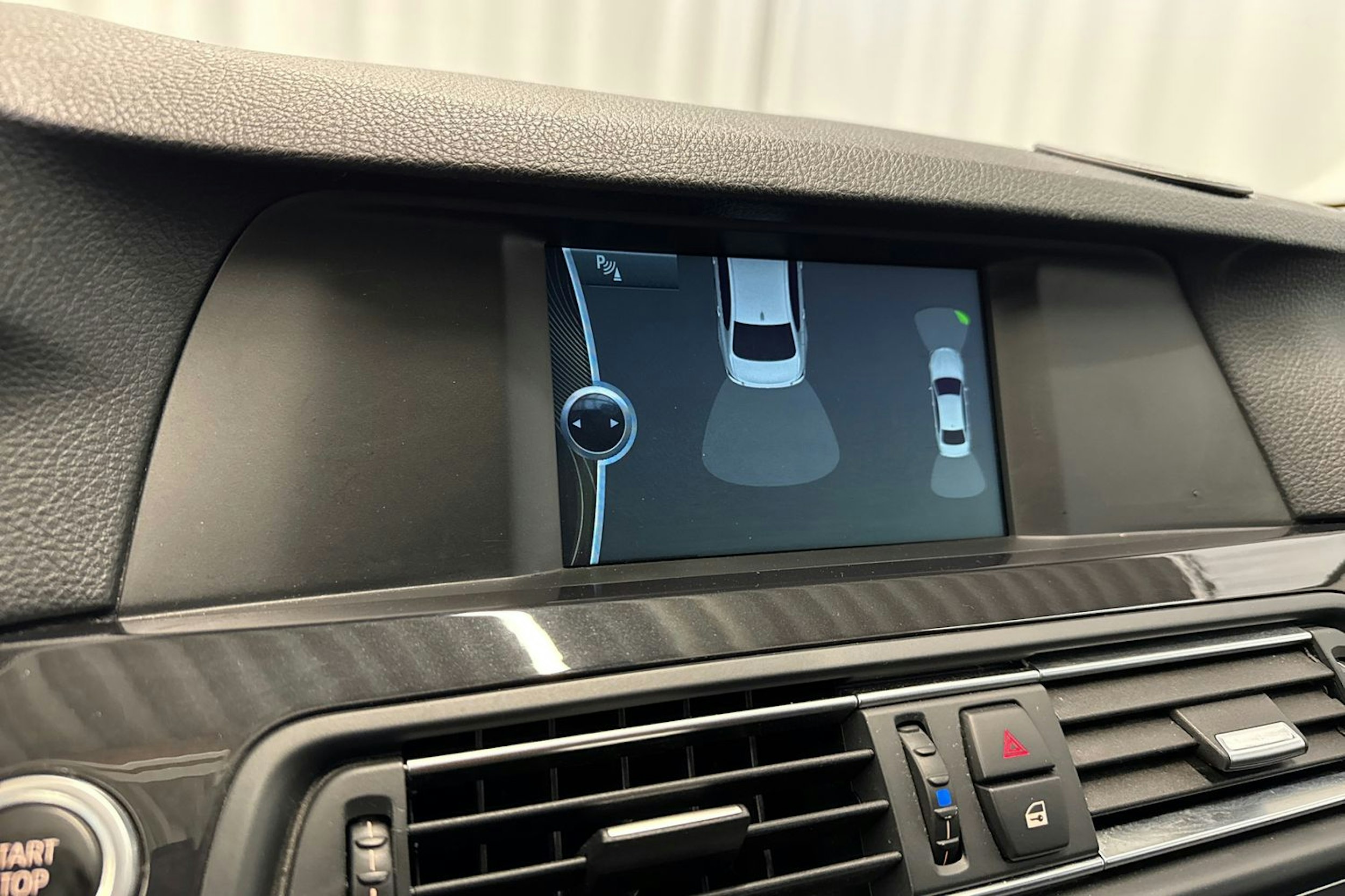 harmaa BMW 520 2013 kuva 26.