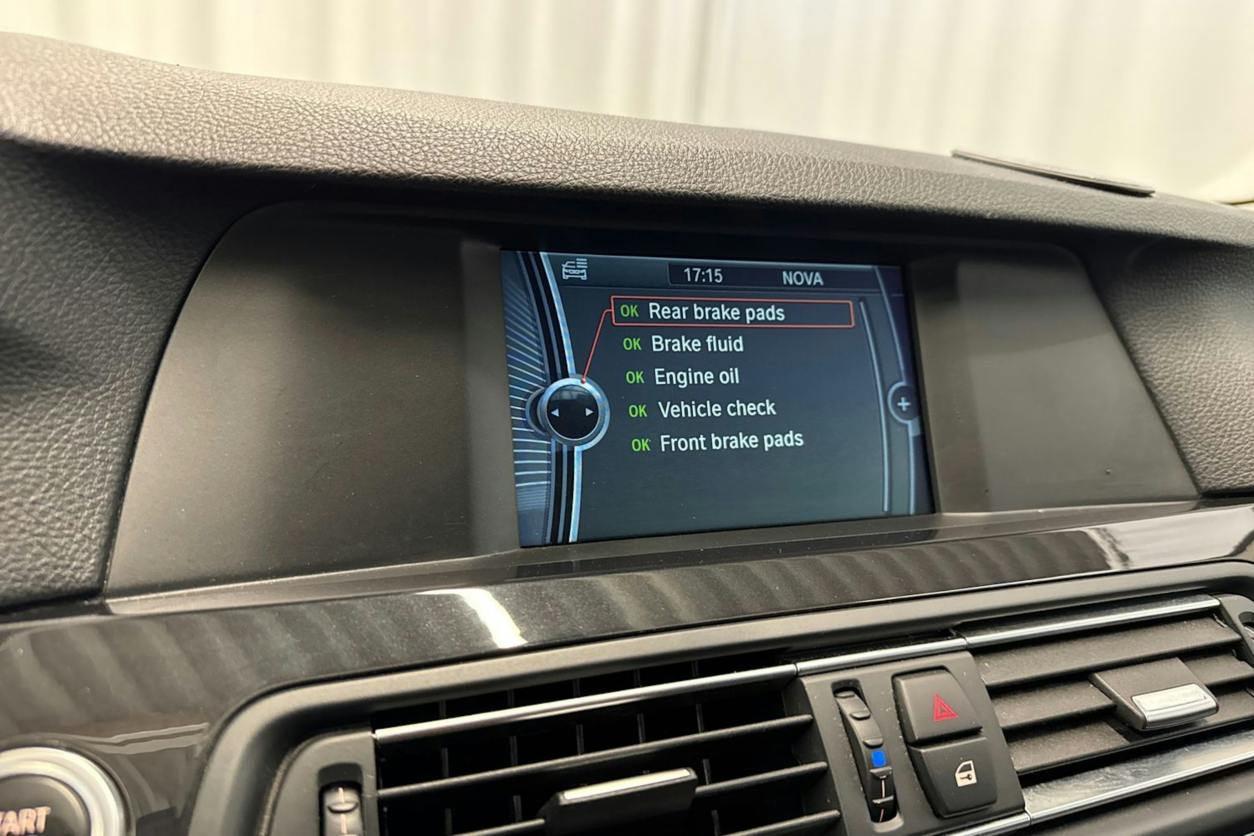 harmaa BMW 520 2013 kuva 27.