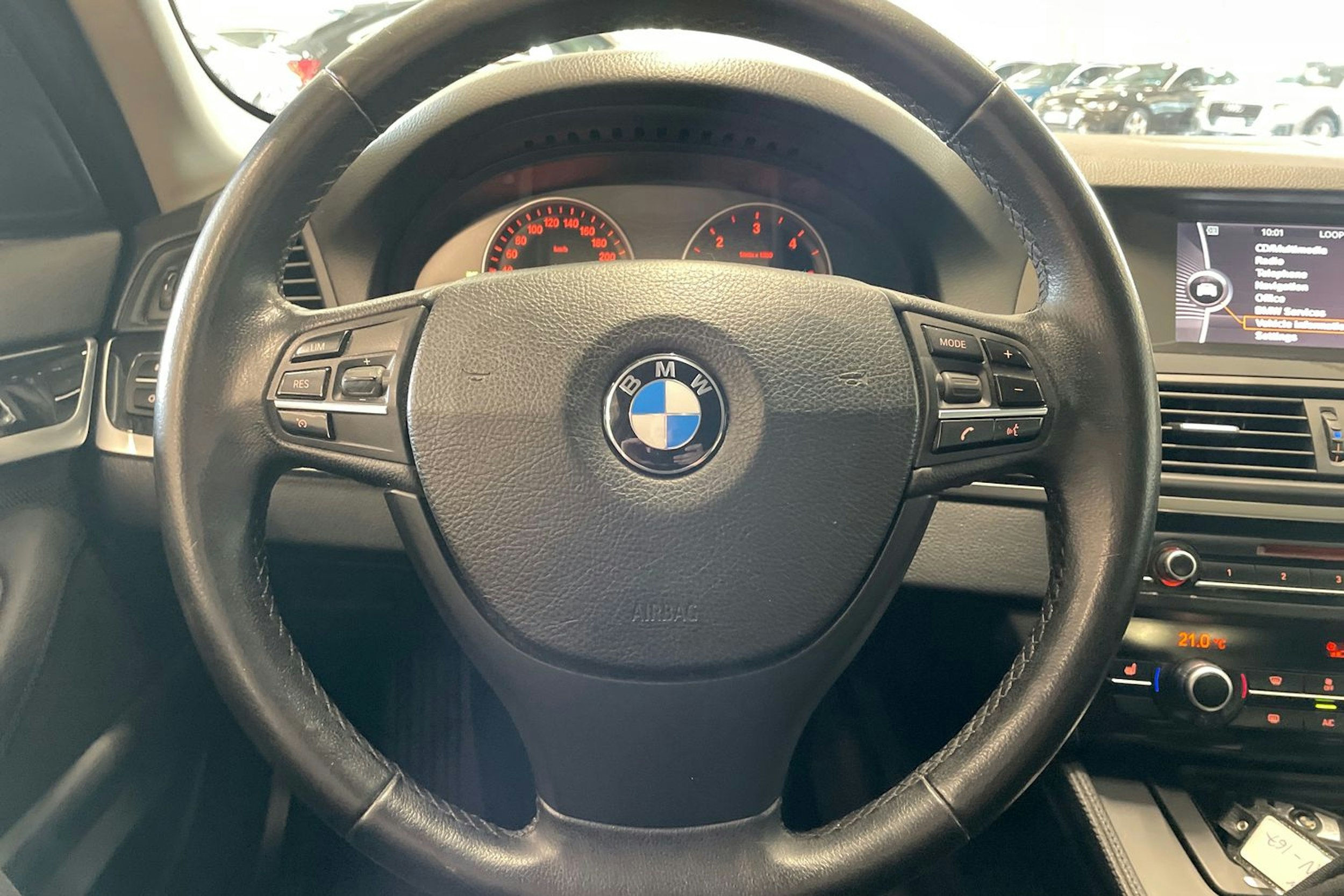 musta BMW 520 2013 kuva 15.