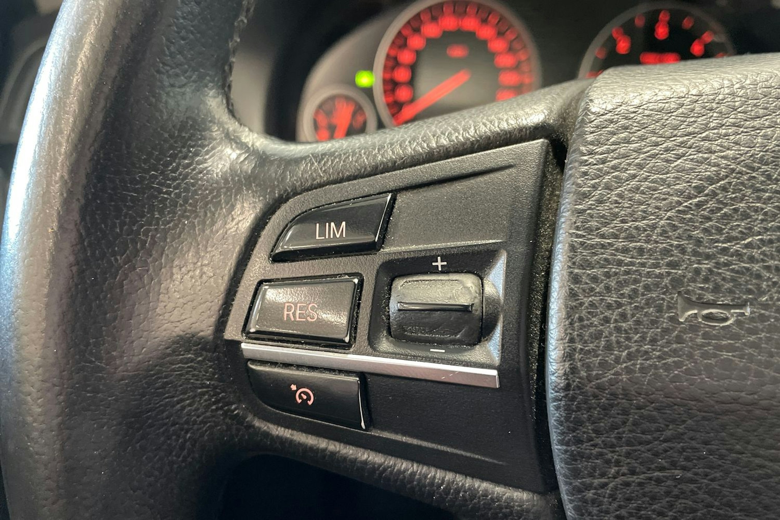musta BMW 520 2013 kuva 17.
