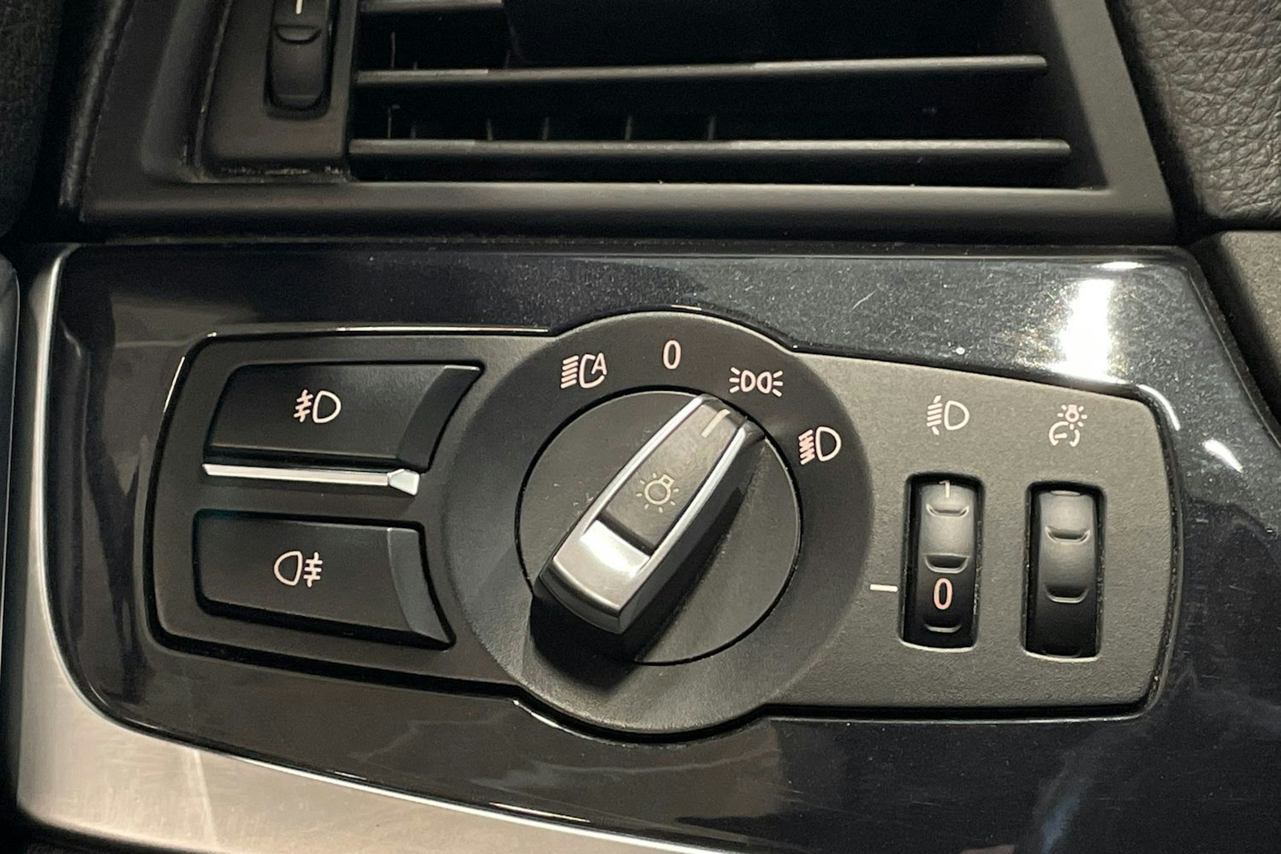 musta BMW 520 2013 kuva 19.