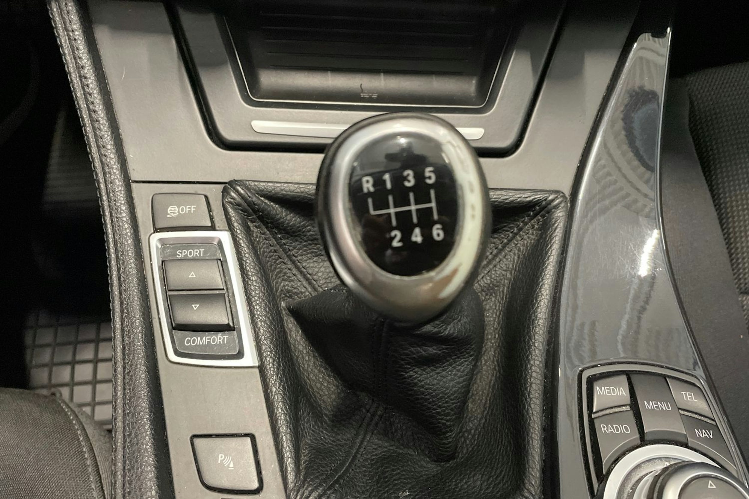 musta BMW 520 2013 kuva 24.