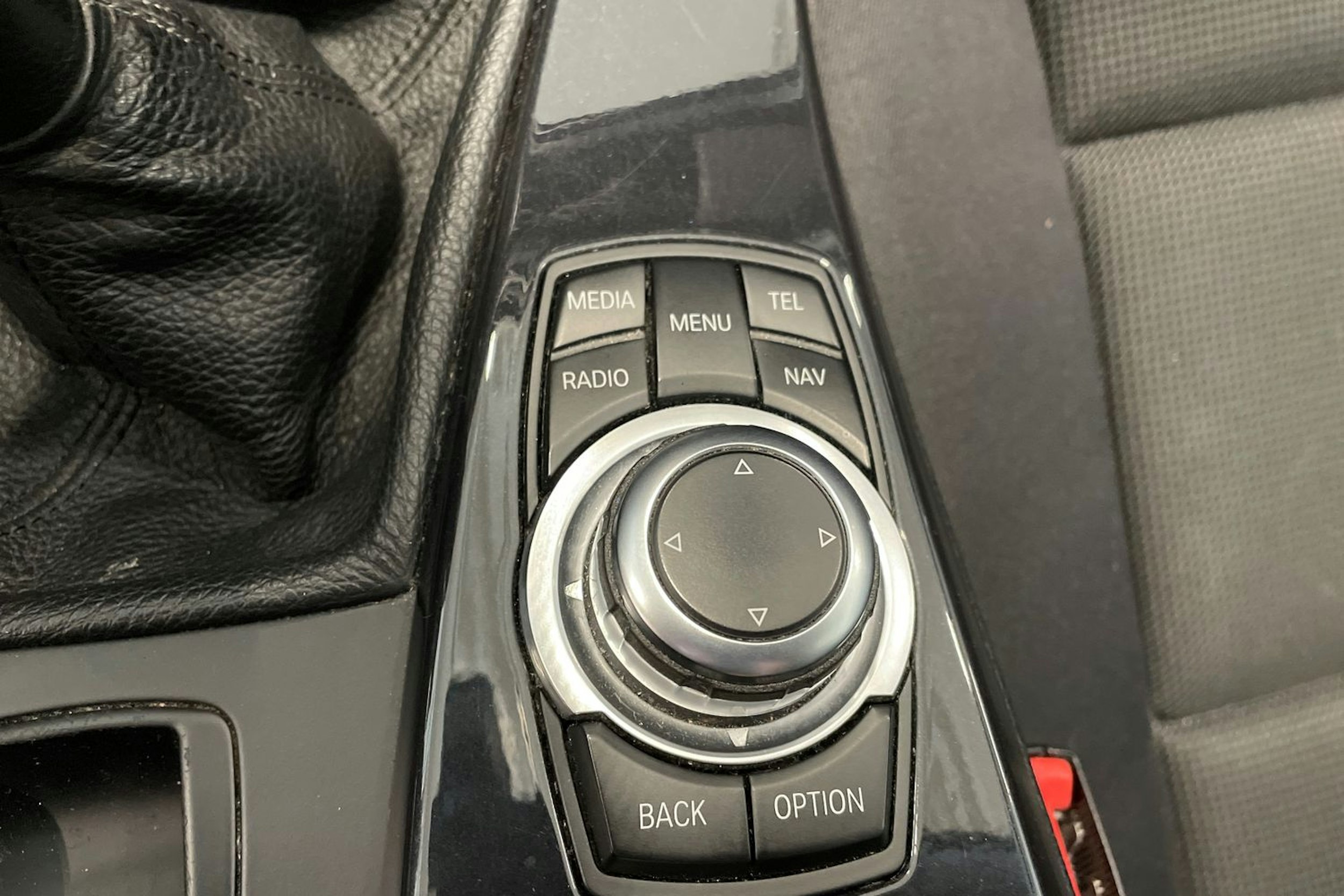 musta BMW 520 2013 kuva 25.