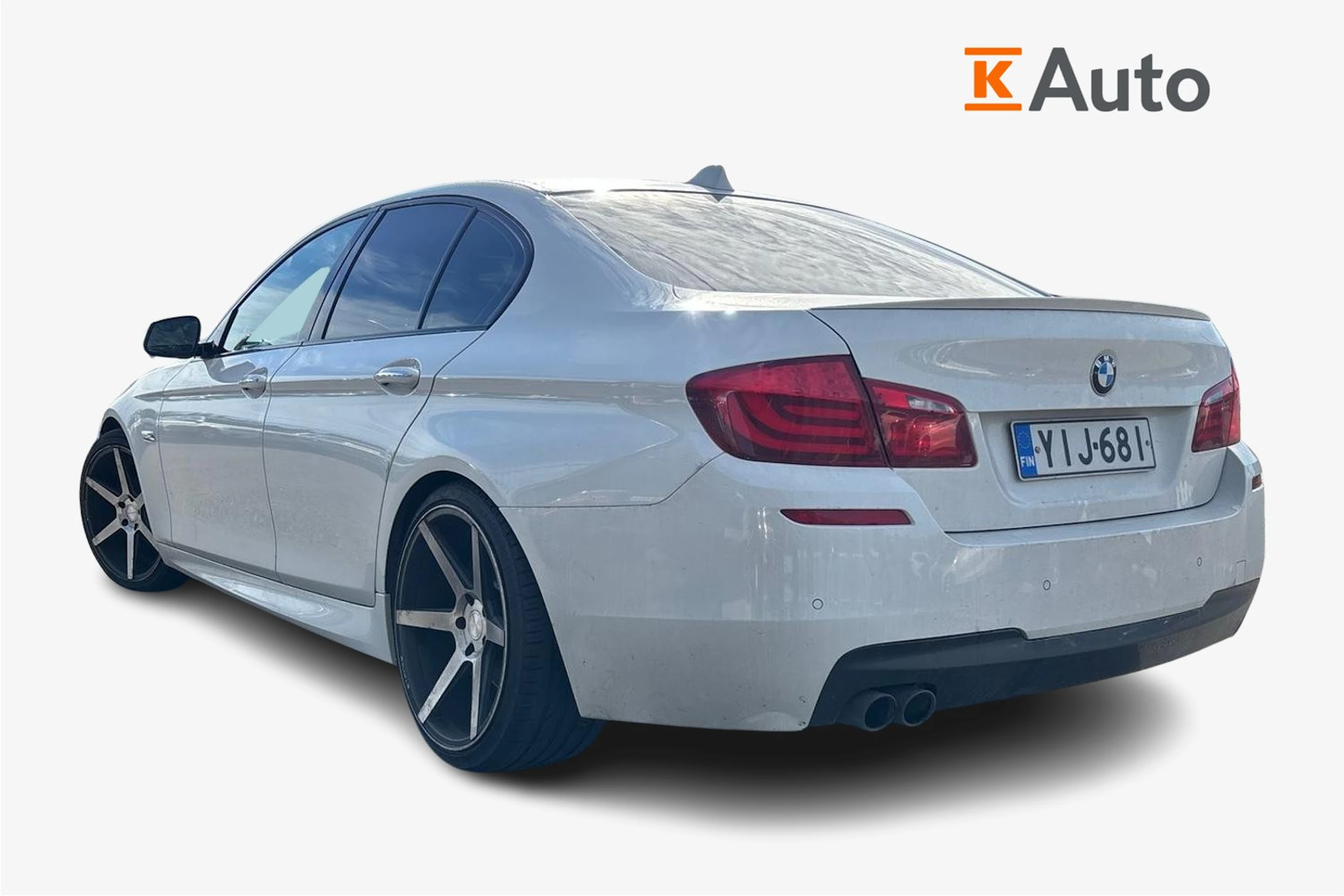 valkoinen BMW 520 2013 kuva 2.