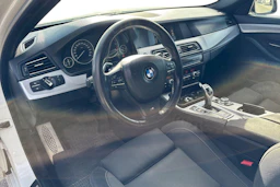 valkoinen BMW 520 2013 kuva 3.