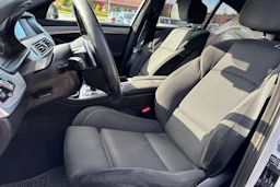 valkoinen BMW 520 2013 kuva 4.