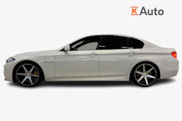 valkoinen BMW 520 2013 kuva 5.