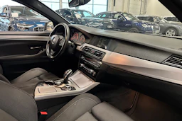 valkoinen BMW 520 2013 kuva 12.