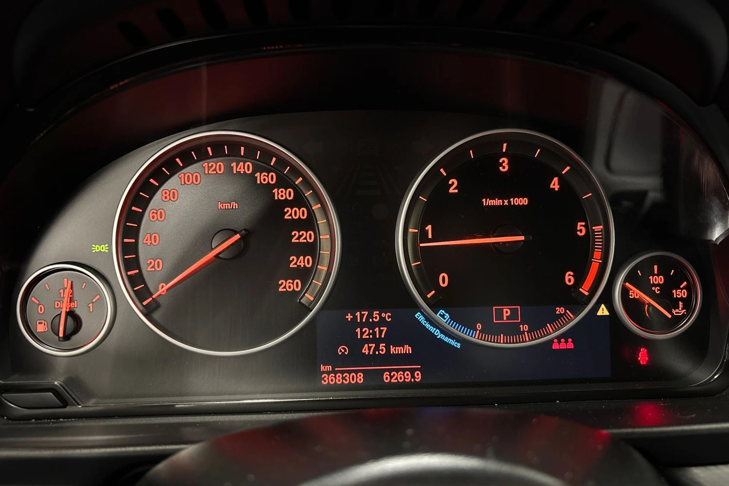 valkoinen BMW 520 2013 kuva 16.