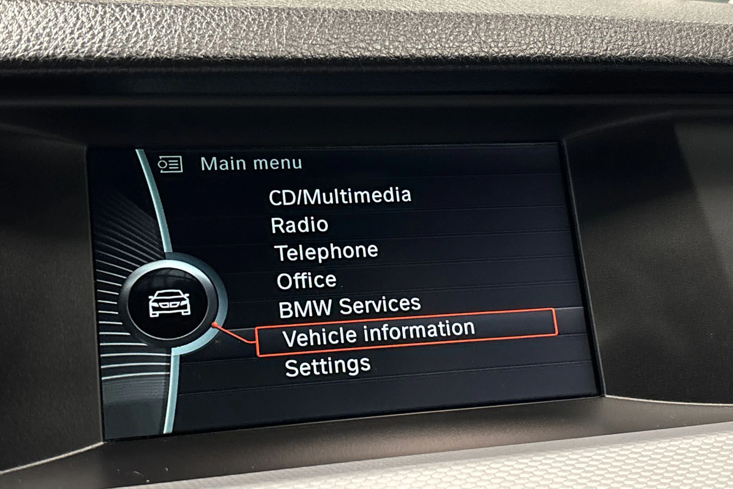 valkoinen BMW 520 2013 kuva 20.