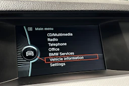 valkoinen BMW 520 2013 kuva 20.