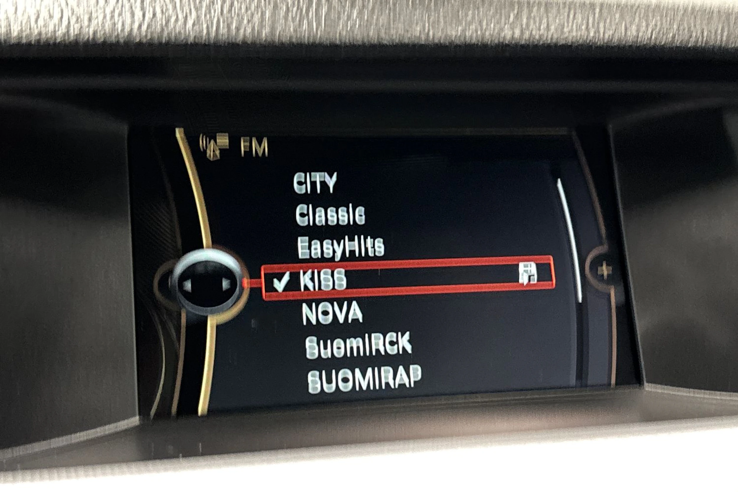 valkoinen BMW 520 2013 kuva 22.