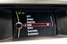 valkoinen BMW 520 2013 kuva 22.
