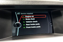 valkoinen BMW 520 2013 kuva 24.