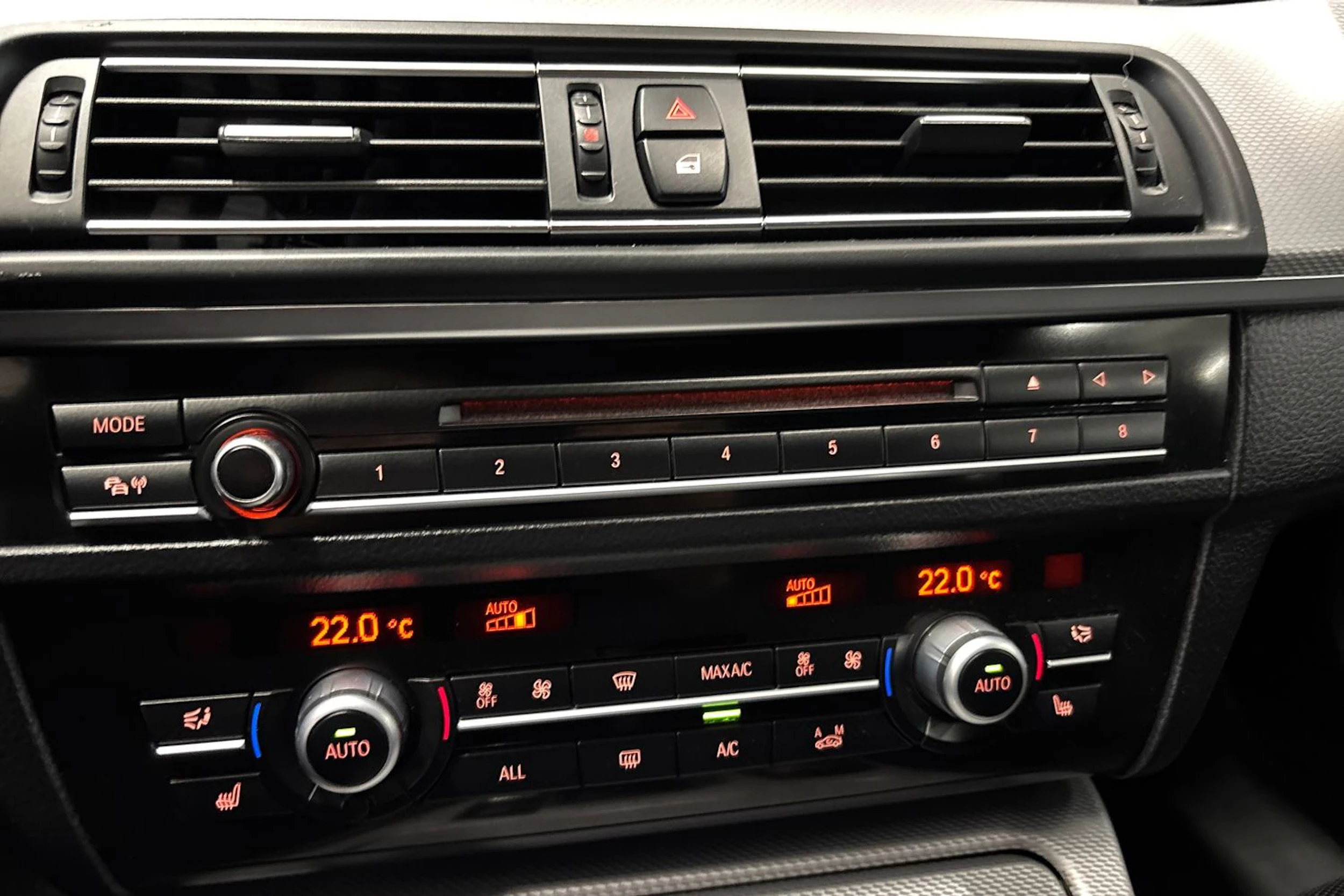 valkoinen BMW 520 2013 kuva 25.