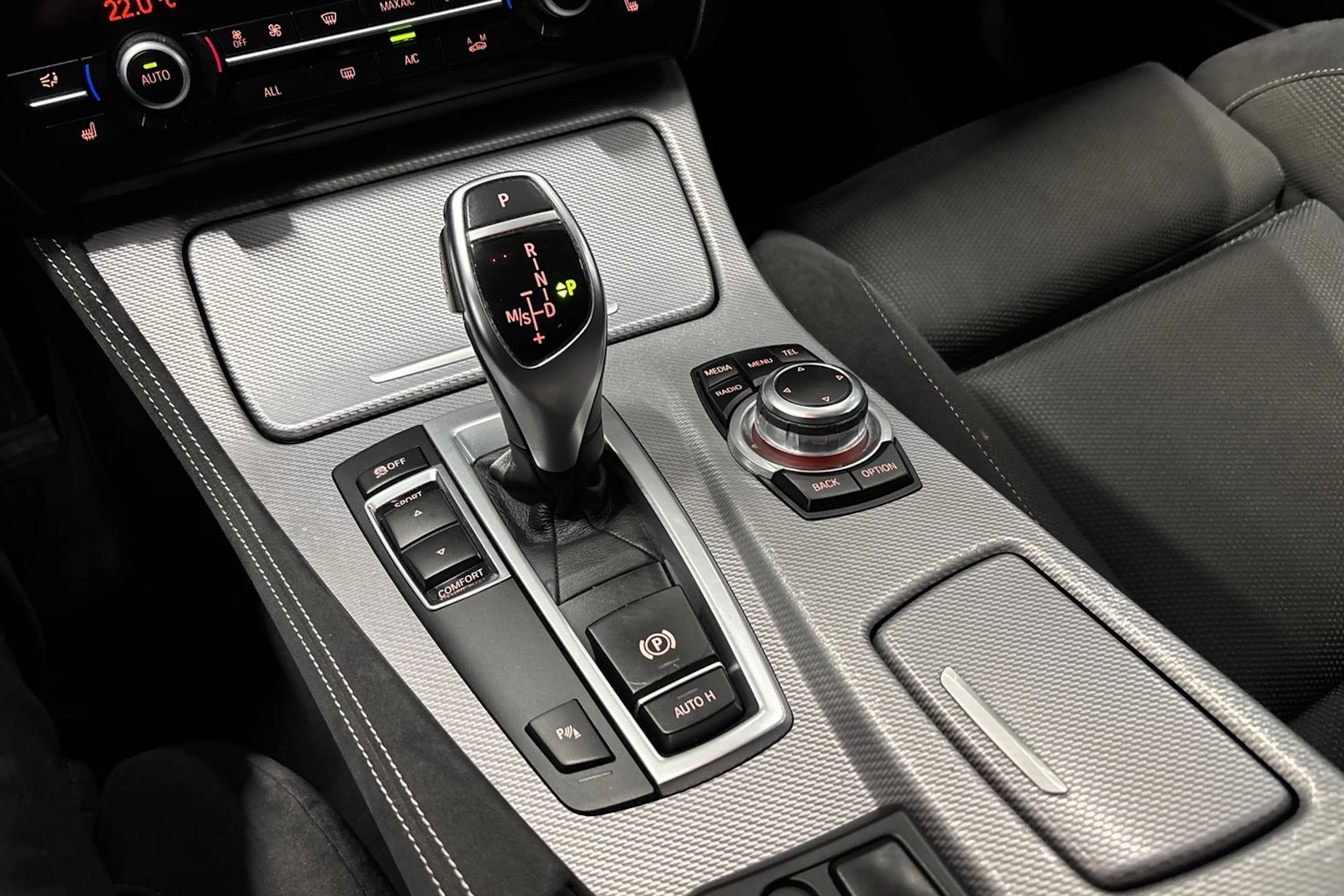 valkoinen BMW 520 2013 kuva 26.