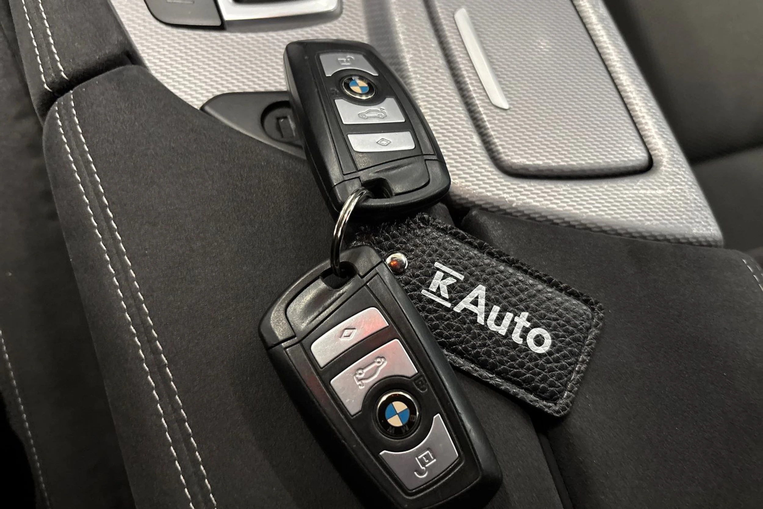valkoinen BMW 520 2013 kuva 27.