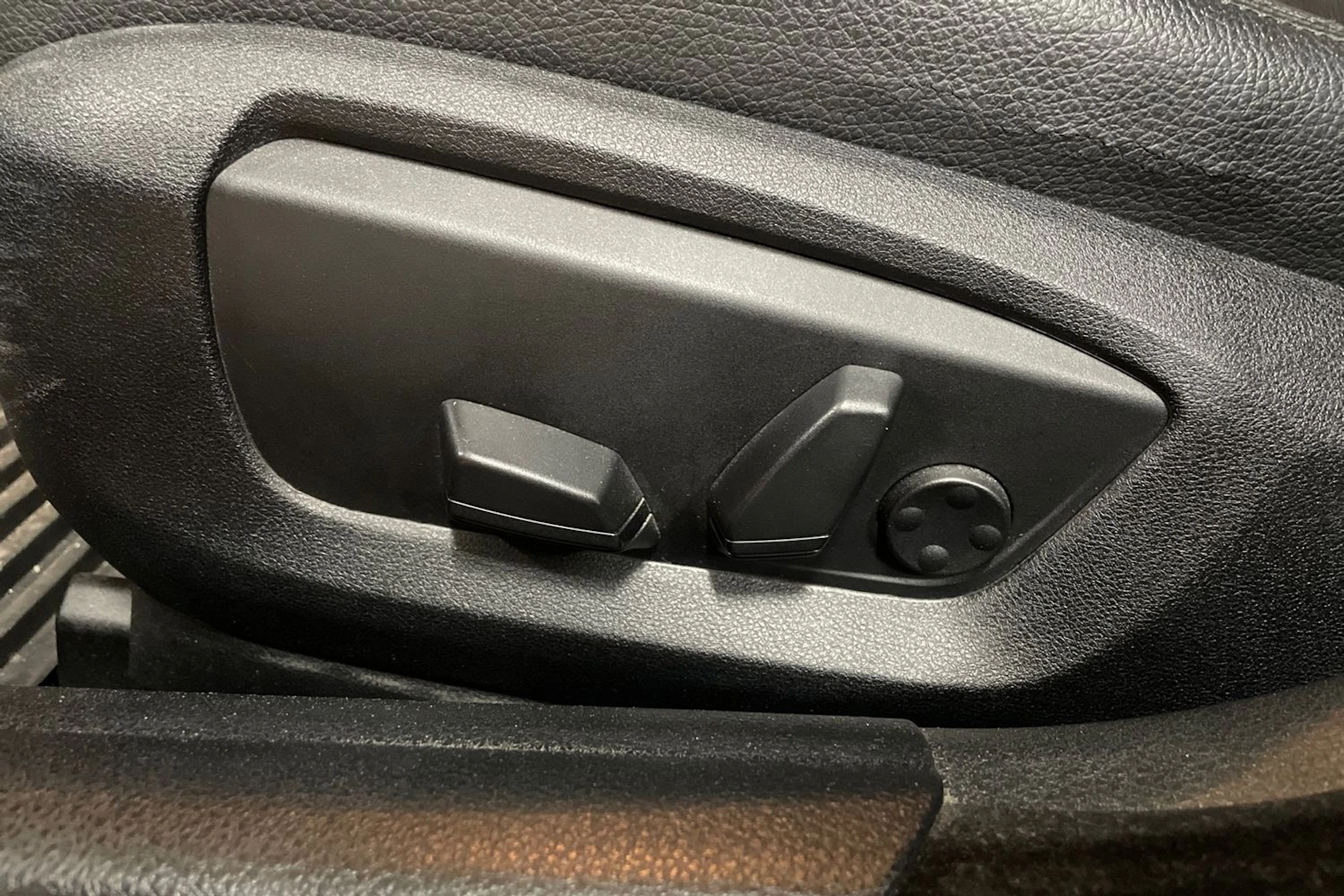 Musta BMW 520 2014 kuva 9.