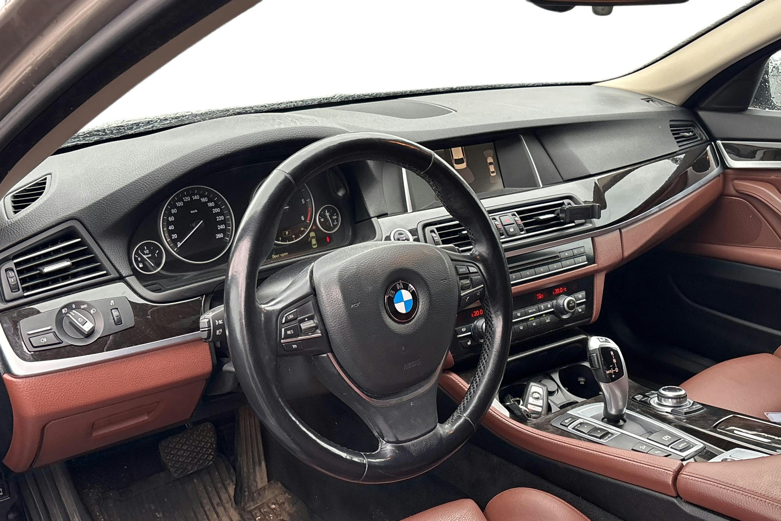 harmaa BMW 520 2014 kuva 3.