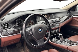 harmaa BMW 520 2014 kuva 3.