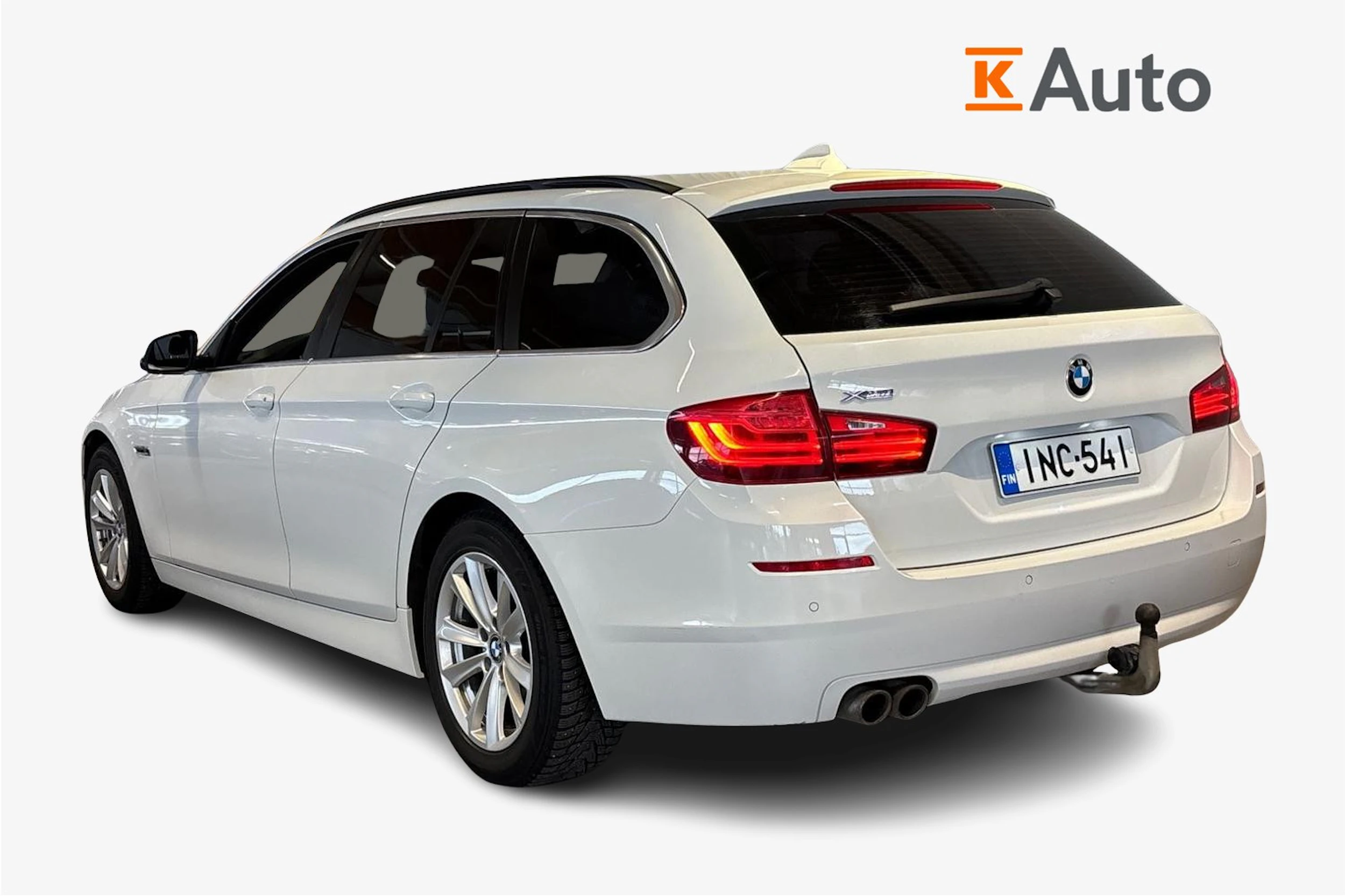 Valkoinen BMW 520 2014 kuva 2.