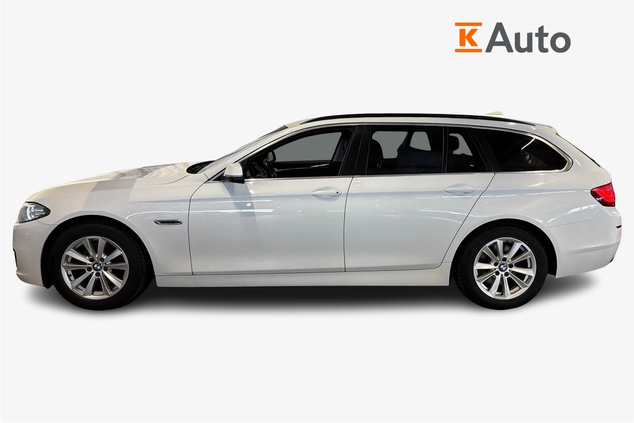 Valkoinen BMW 520 2014 kuva 5.