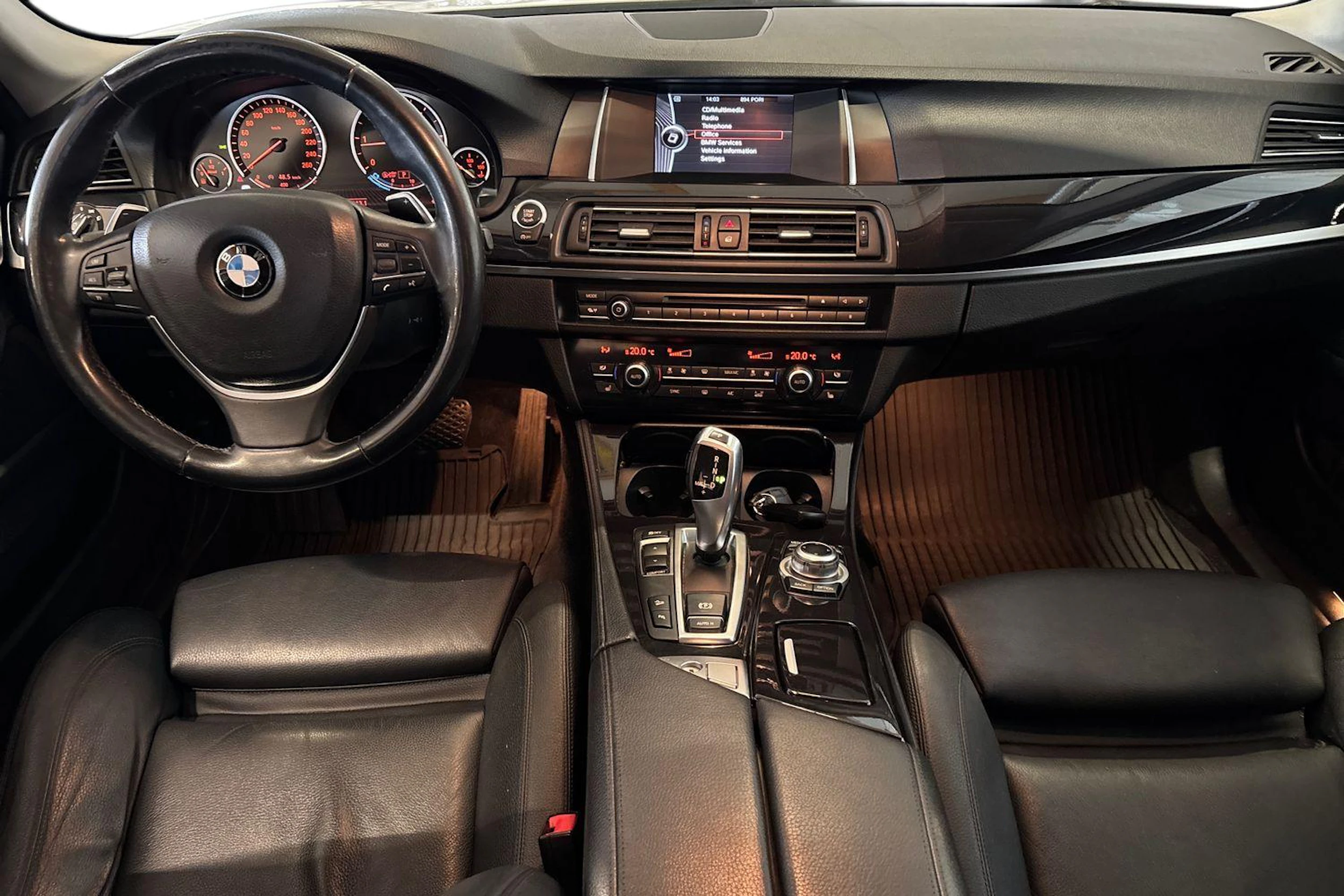 Valkoinen BMW 520 2014 kuva 7.