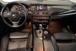Valkoinen BMW 520 2014 kuva 7.