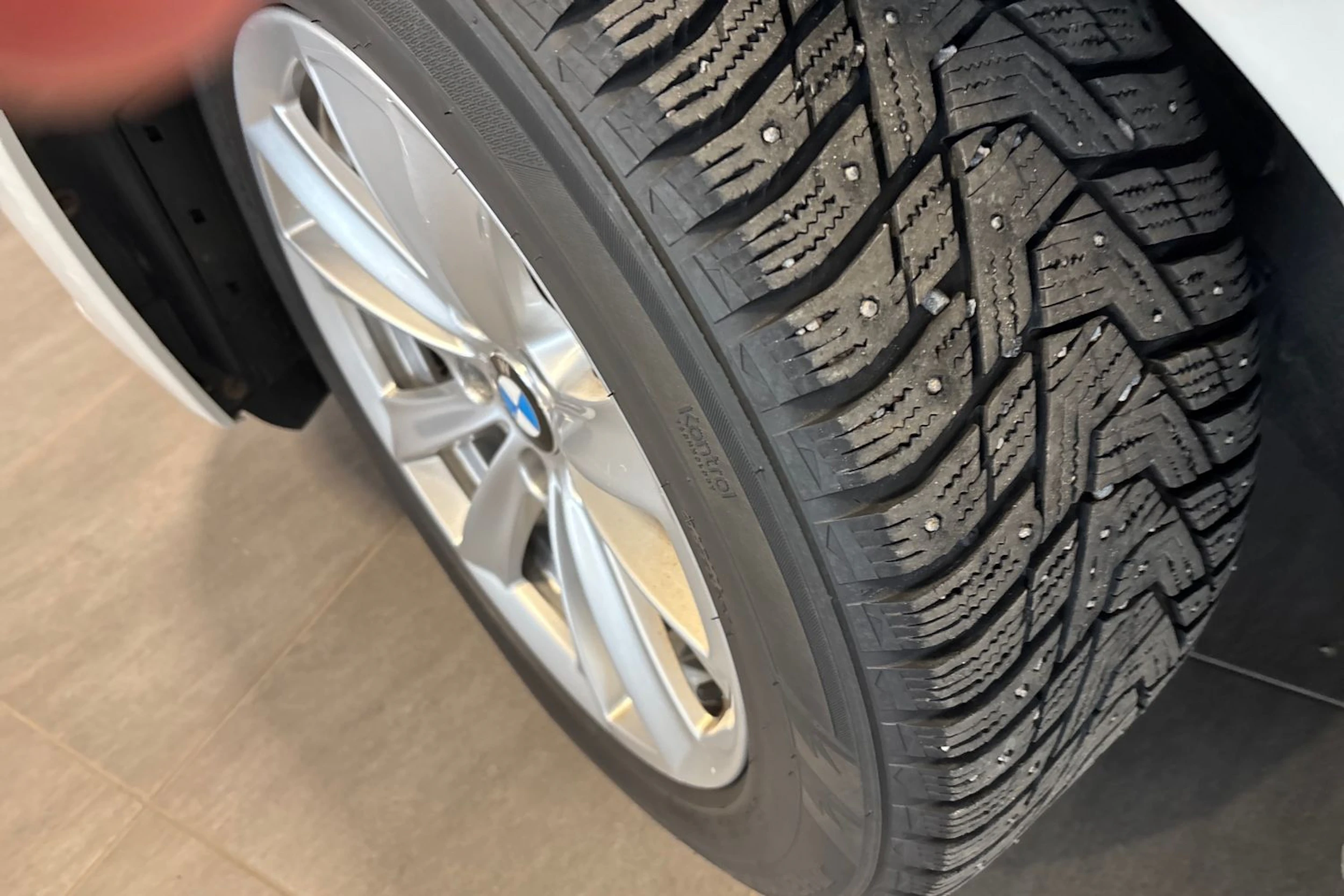 Valkoinen BMW 520 2014 kuva 10.