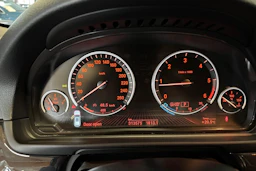 Valkoinen BMW 520 2014 kuva 12.
