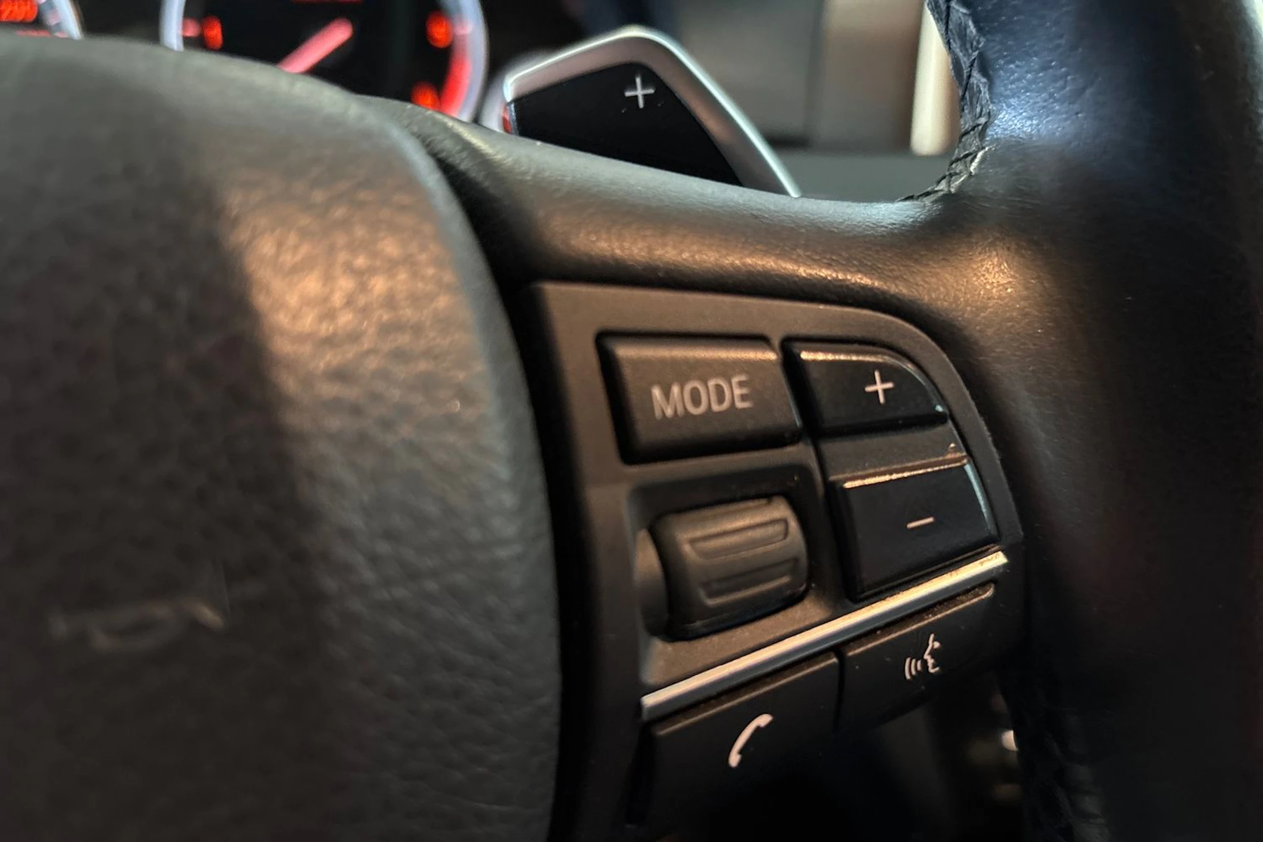 Valkoinen BMW 520 2014 kuva 14.