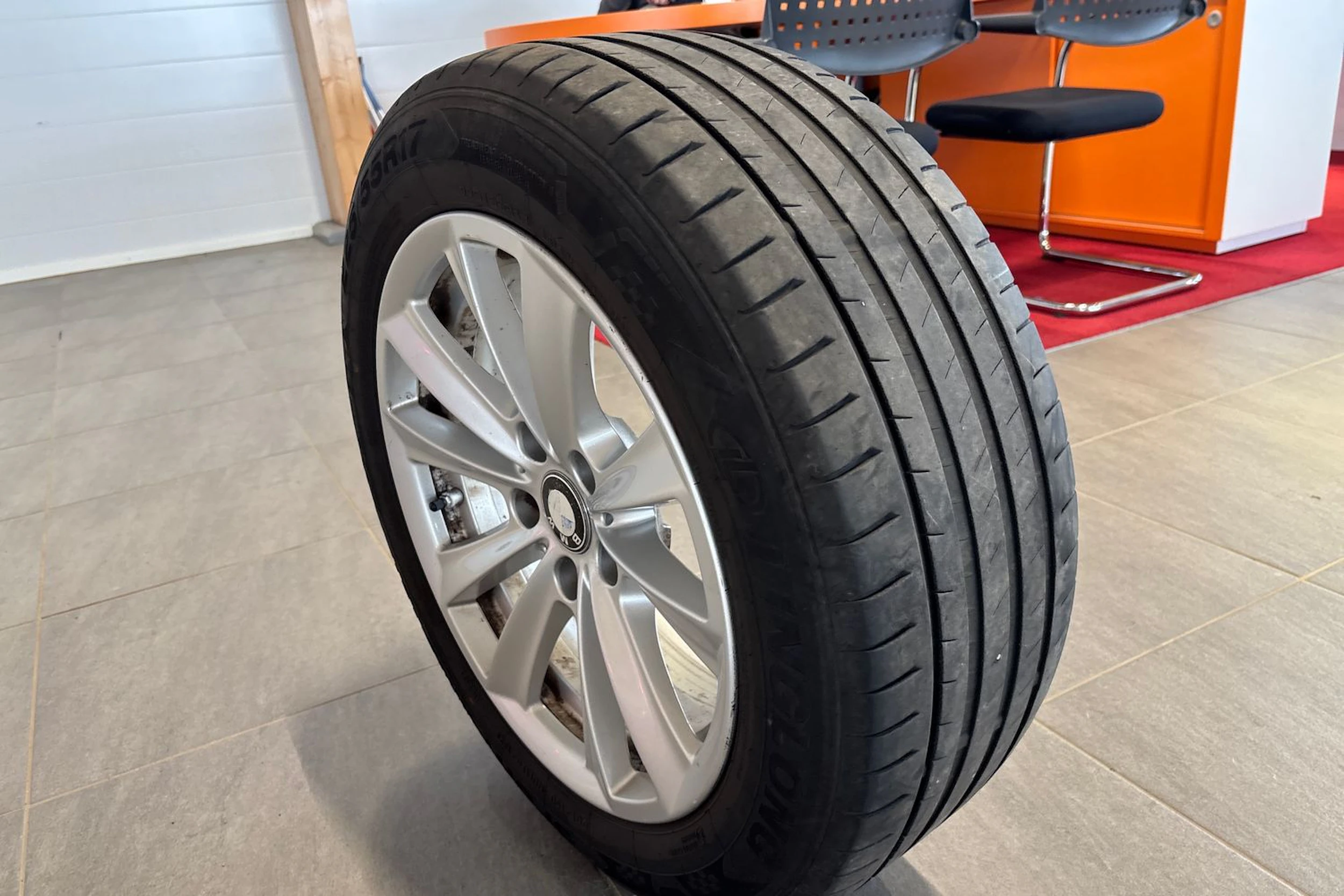 Valkoinen BMW 520 2014 kuva 18.