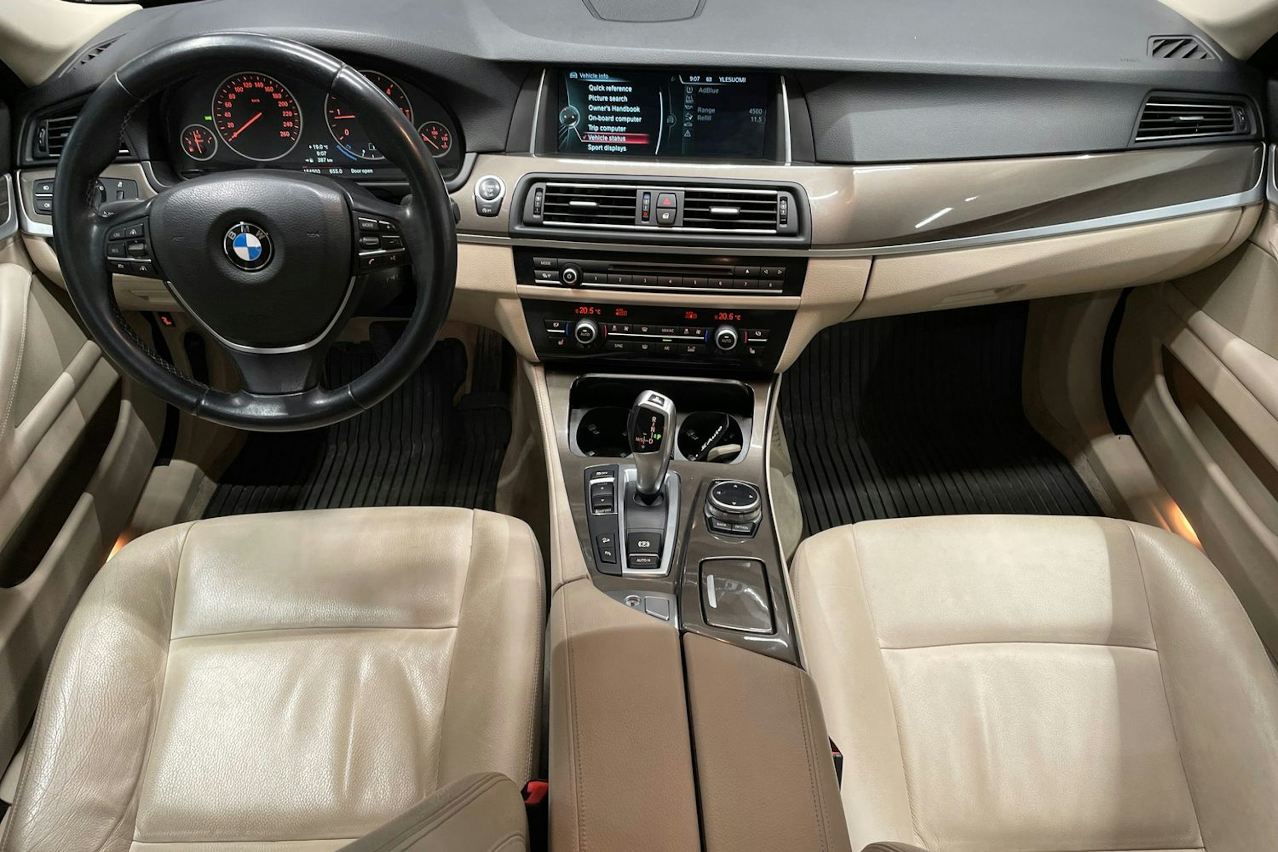 musta BMW 520 2014 kuva 9.