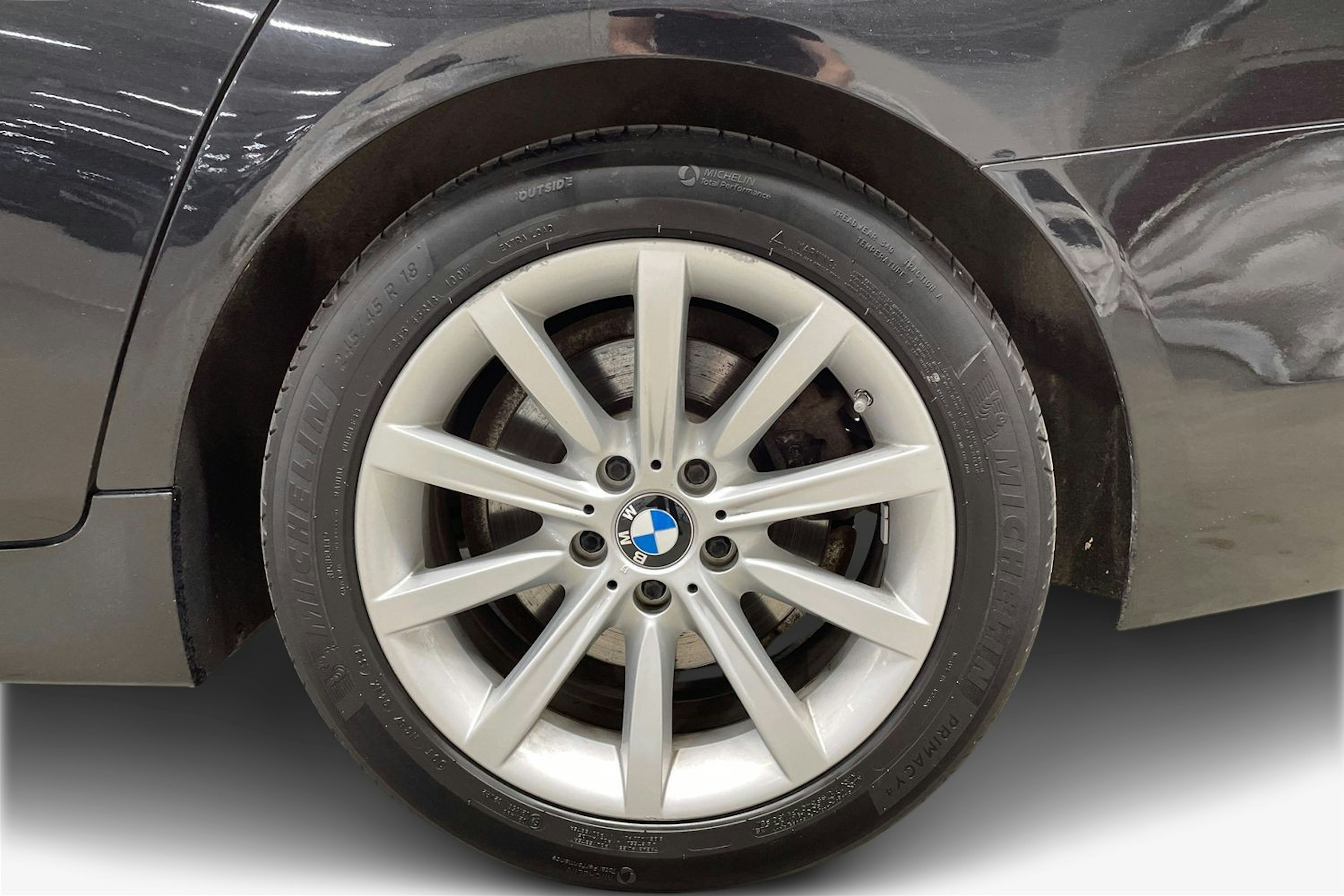 musta BMW 520 2014 kuva 11.